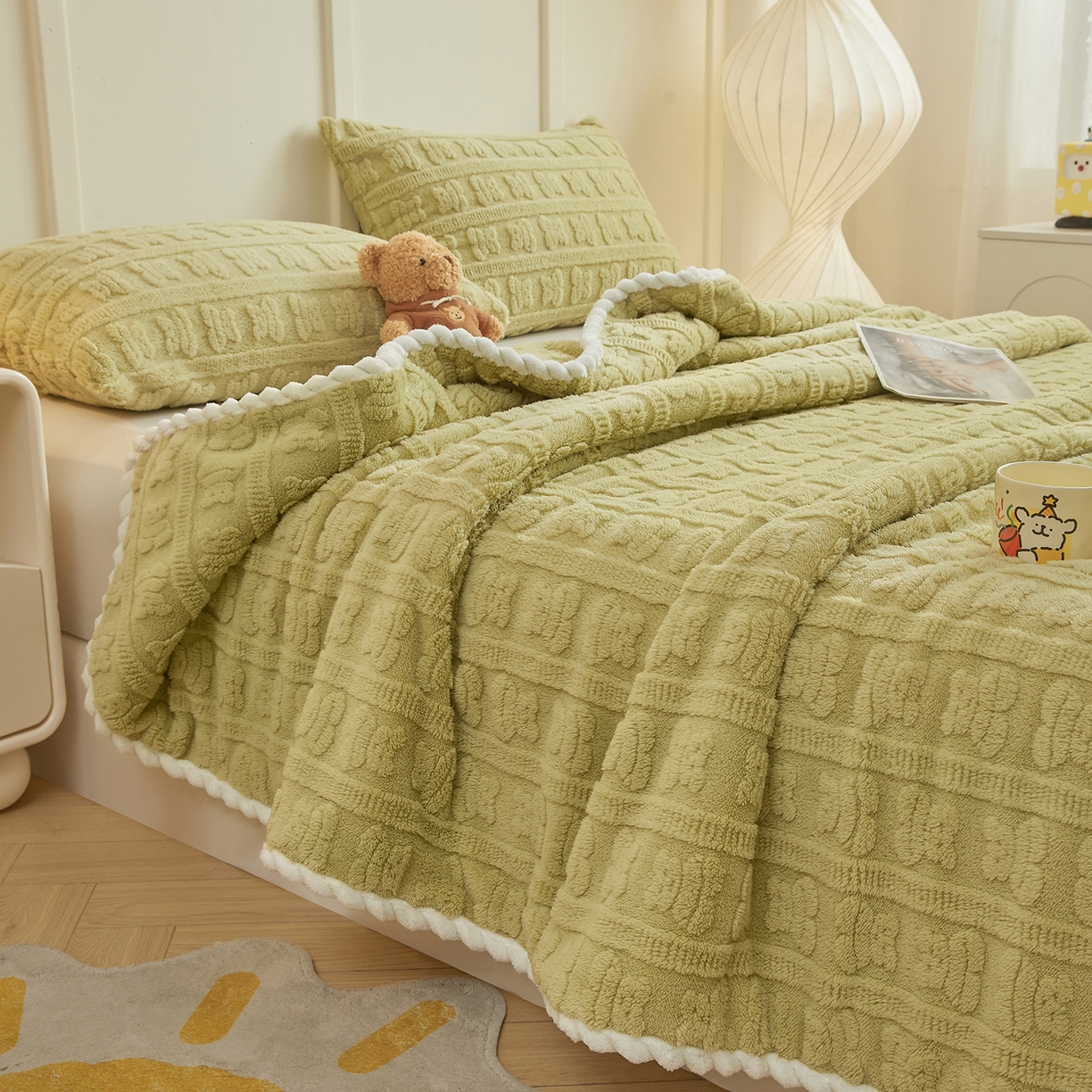 91家纺网 家纺一手货源 找家纺 世纪绒品 2025新款A类立体牛奶绒雕花绒单层毛毯毯子-多宝熊 多宝熊 果绿