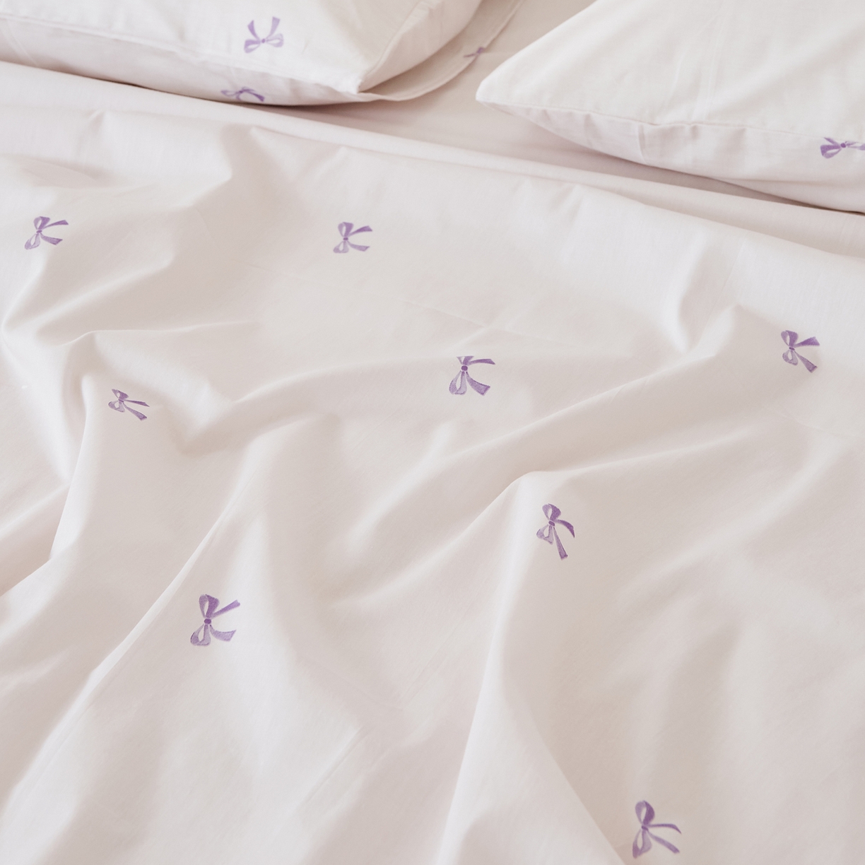 91家纺网 家纺一手货源 找家纺 EH家居 2025新款全棉小清新印花单床单-织光系列 紫色蝴蝶结