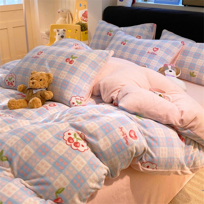 91家纺网 家纺一手货源 找家纺 佰亿莱 2025直播新款印花小清新法莱绒牛奶绒四件套爱心樱桃