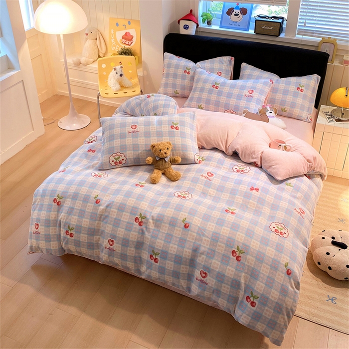 91家纺网 家纺一手货源 找家纺 佰亿莱 2025直播新款印花小清新法莱绒牛奶绒四件套爱心樱桃