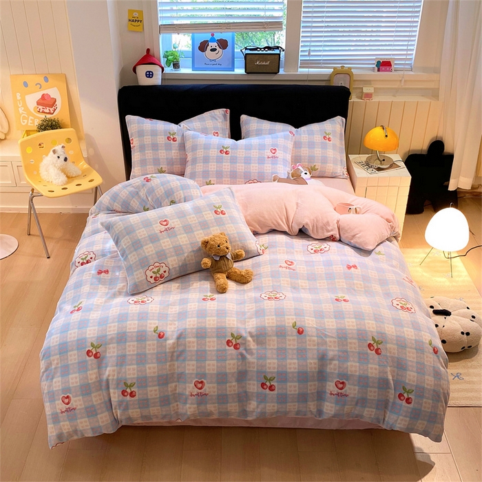 91家纺网 家纺一手货源 找家纺 佰亿莱 2025直播新款印花小清新法莱绒牛奶绒四件套爱心樱桃