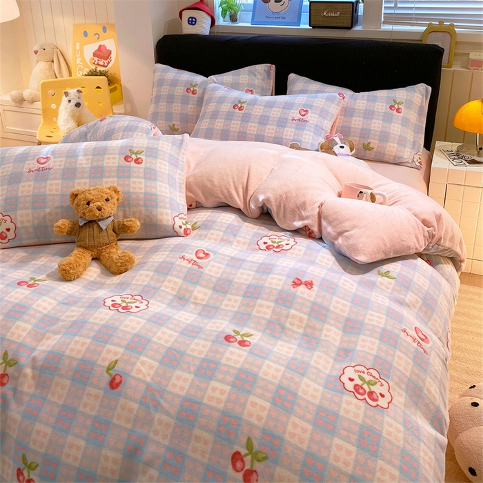 91家纺网 家纺一手货源 找家纺 佰亿莱 2025直播新款印花小清新法莱绒牛奶绒四件套爱心樱桃