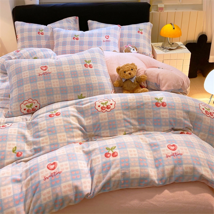 91家纺网 家纺一手货源 找家纺 佰亿莱 2025直播新款印花小清新法莱绒牛奶绒四件套爱心樱桃