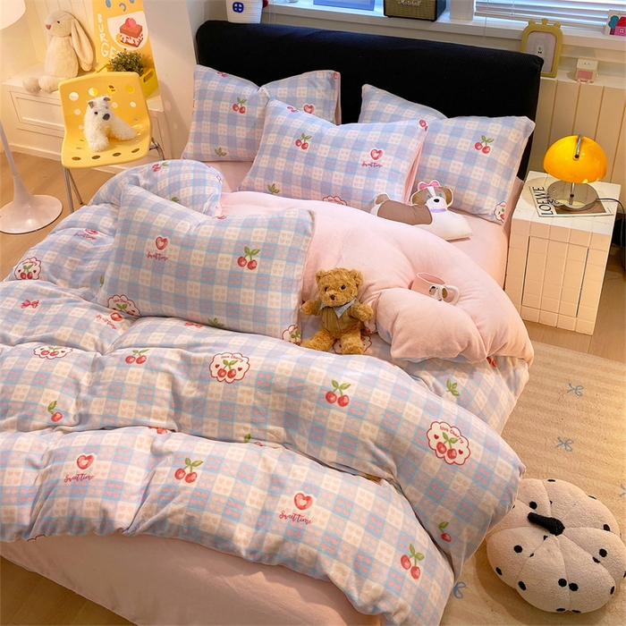 91家纺网 家纺一手货源 找家纺 佰亿莱 2025直播新款印花小清新法莱绒牛奶绒四件套爱心樱桃