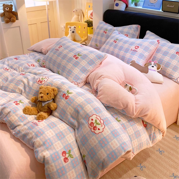 91家纺网 家纺一手货源 找家纺 佰亿莱 2025直播新款印花小清新法莱绒牛奶绒四件套爱心樱桃