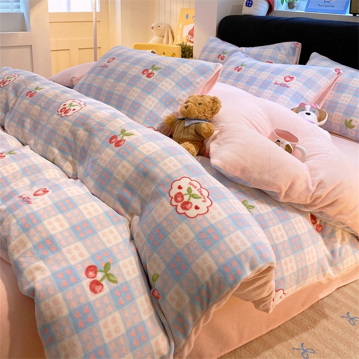 91家纺网 家纺一手货源 找家纺 佰亿莱 2025直播新款印花小清新法莱绒牛奶绒四件套爱心樱桃