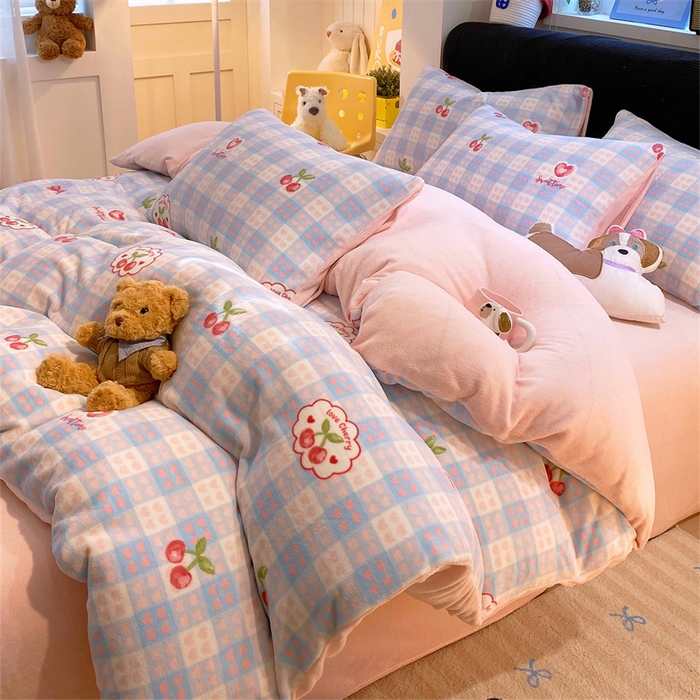 91家纺网 家纺一手货源 找家纺 佰亿莱 2025直播新款印花小清新法莱绒牛奶绒四件套爱心樱桃