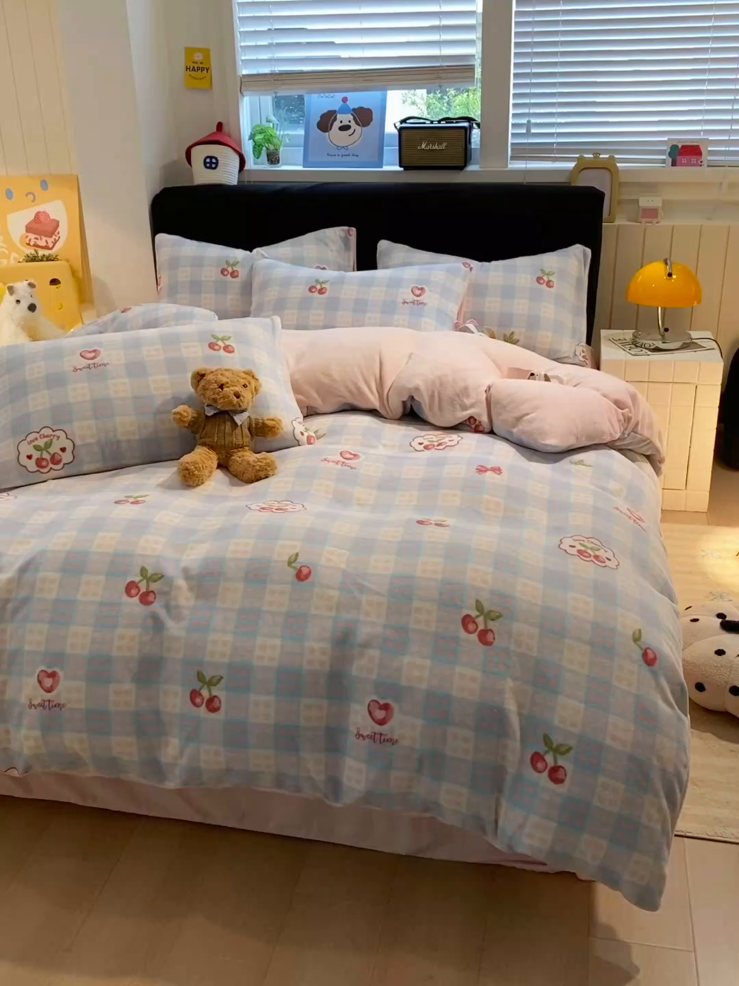 91家纺网 家纺一手货源 找家纺 佰亿莱 2025直播新款印花小清新法莱绒牛奶绒四件套爱心樱桃