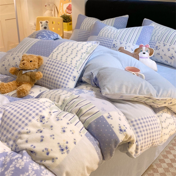 91家纺网 家纺一手货源 找家纺 佰亿莱 2025直播新款印花小清新法莱绒牛奶绒四件套百福蓝