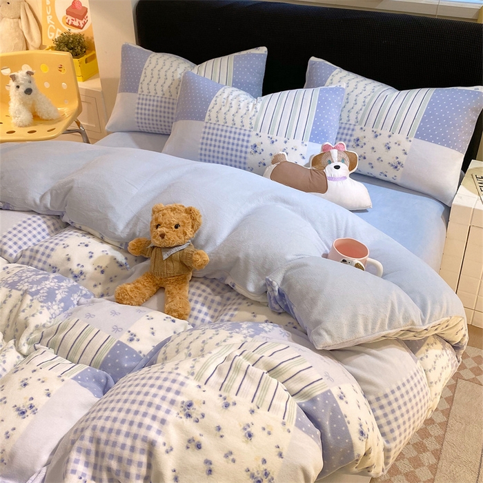 91家纺网 家纺一手货源 找家纺 佰亿莱 2025直播新款印花小清新法莱绒牛奶绒四件套百福蓝