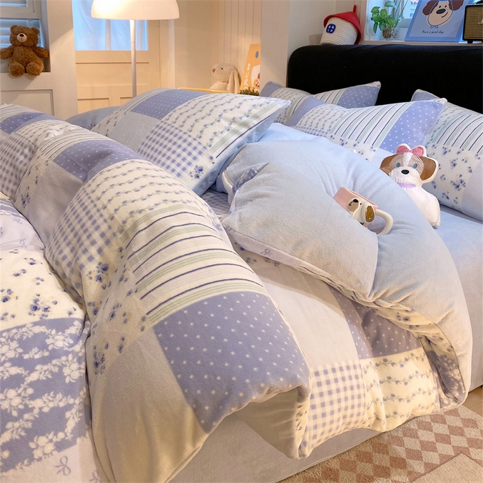 91家纺网 家纺一手货源 找家纺 佰亿莱 2025直播新款印花小清新法莱绒牛奶绒四件套百福蓝