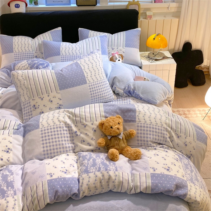 91家纺网 家纺一手货源 找家纺 佰亿莱 2025直播新款印花小清新法莱绒牛奶绒四件套百福蓝