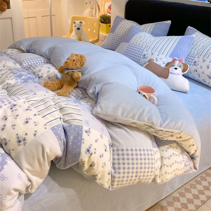 91家纺网 家纺一手货源 找家纺 佰亿莱 2025直播新款印花小清新法莱绒牛奶绒四件套百福蓝