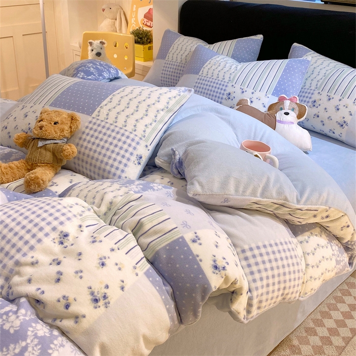 91家纺网 家纺一手货源 找家纺 佰亿莱 2025直播新款印花小清新法莱绒牛奶绒四件套百福蓝