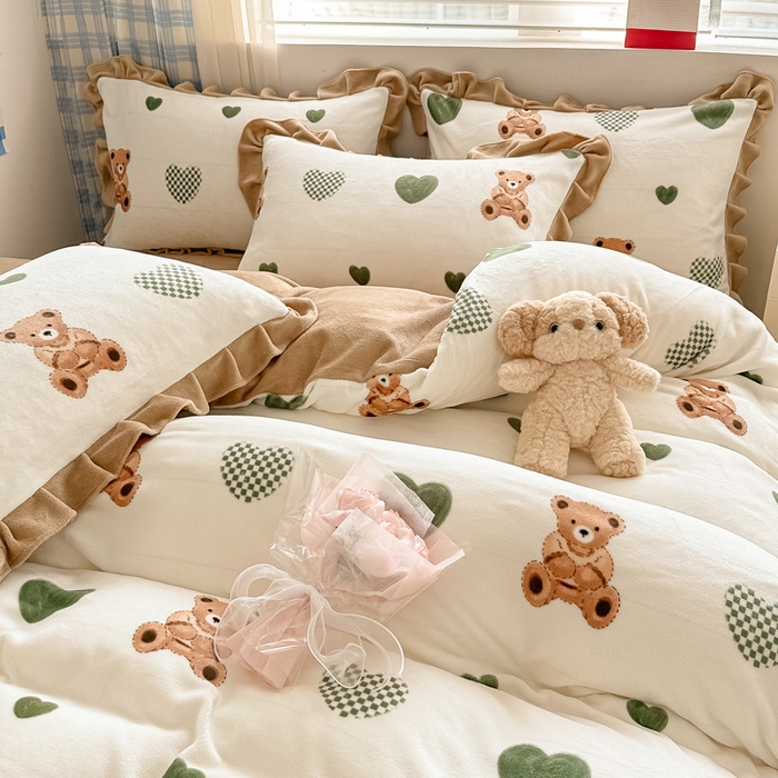 91家纺网 家纺一手货源 找家纺 懒猫家纺 2025新款韩版牛奶绒四件套 礼物熊