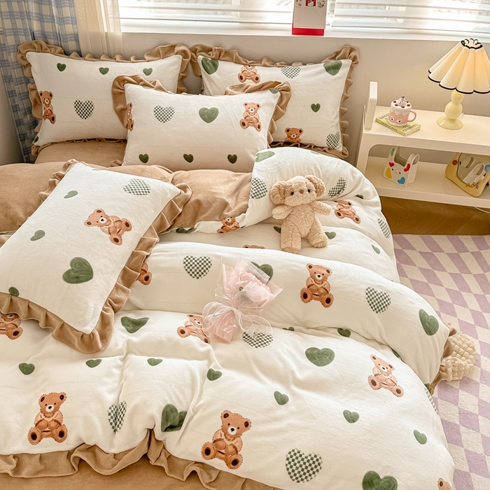 91家纺网 家纺一手货源 找家纺 懒猫家纺 2025新款韩版牛奶绒四件套 礼物熊