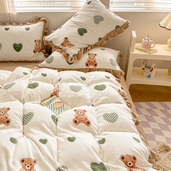 91家纺网 家纺一手货源 找家纺 懒猫家纺 2025新款韩版牛奶绒四件套 礼物熊