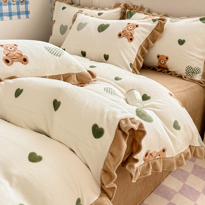 91家纺网 家纺一手货源 找家纺 懒猫家纺 2025新款韩版牛奶绒四件套 礼物熊