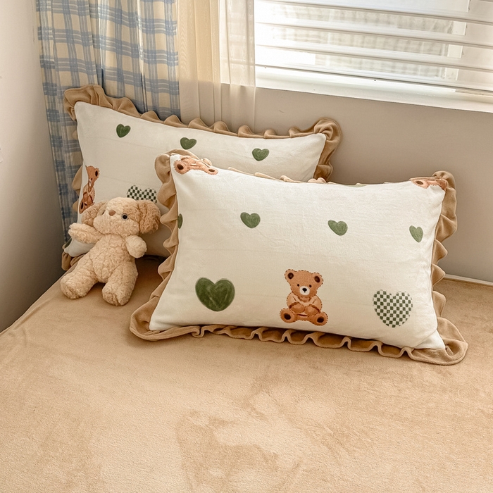 91家纺网 家纺一手货源 找家纺 懒猫家纺 2025新款韩版牛奶绒四件套 礼物熊