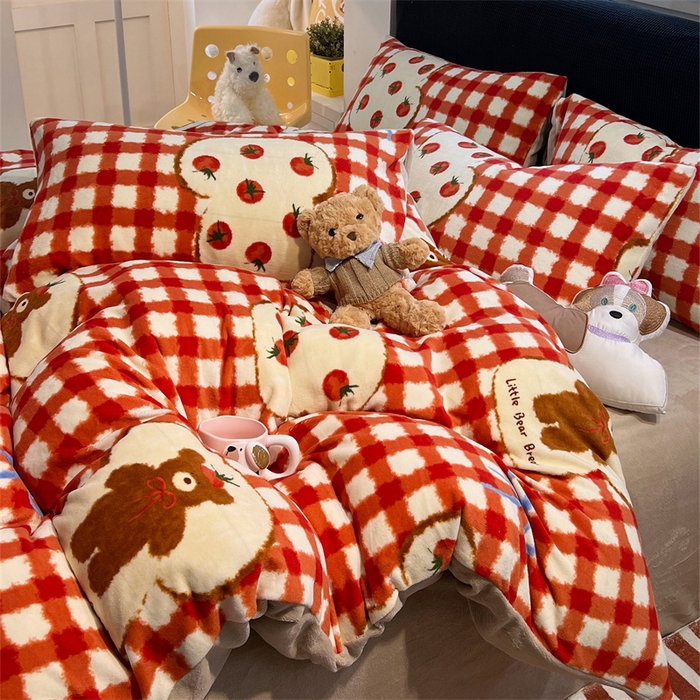 91家纺网 家纺一手货源 找家纺 佰亿莱 2025直播新款印花小清新法莱绒牛奶绒四件套番茄熊