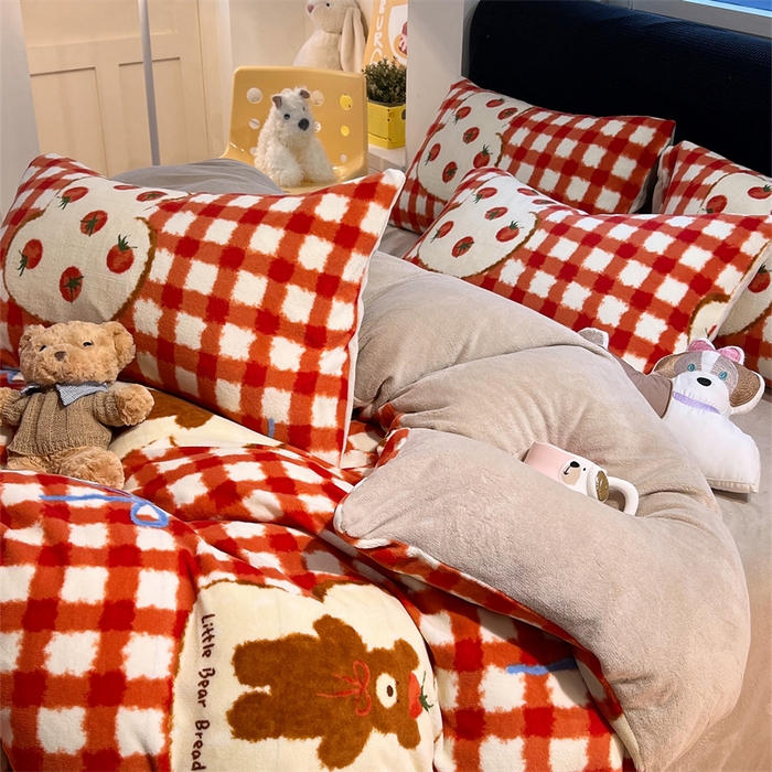 91家纺网 家纺一手货源 找家纺 佰亿莱 2025直播新款印花小清新法莱绒牛奶绒四件套番茄熊