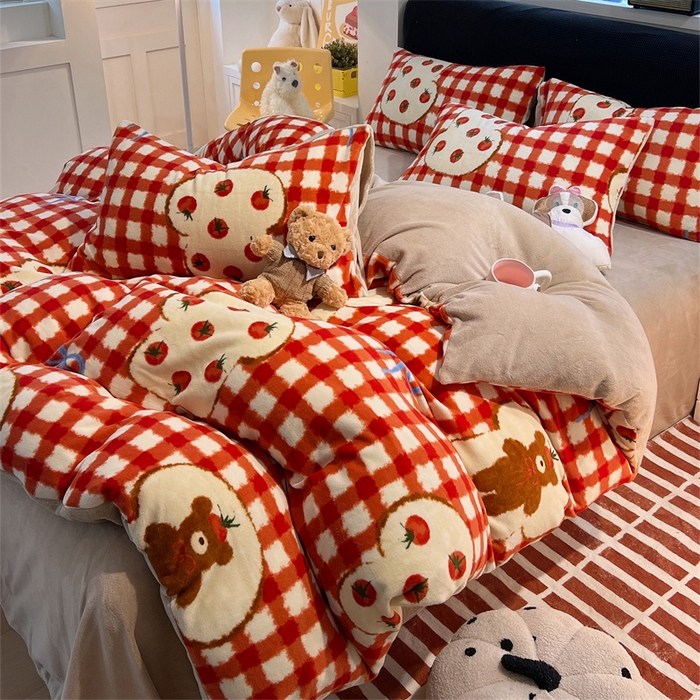 91家纺网 家纺一手货源 找家纺 佰亿莱 2025直播新款印花小清新法莱绒牛奶绒四件套番茄熊