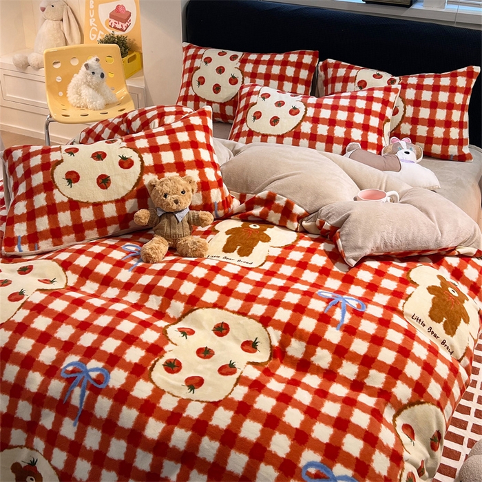 91家纺网 家纺一手货源 找家纺 佰亿莱 2025直播新款印花小清新法莱绒牛奶绒四件套番茄熊