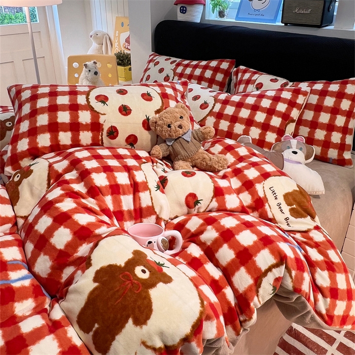 91家纺网 家纺一手货源 找家纺 佰亿莱 2025直播新款印花小清新法莱绒牛奶绒四件套番茄熊