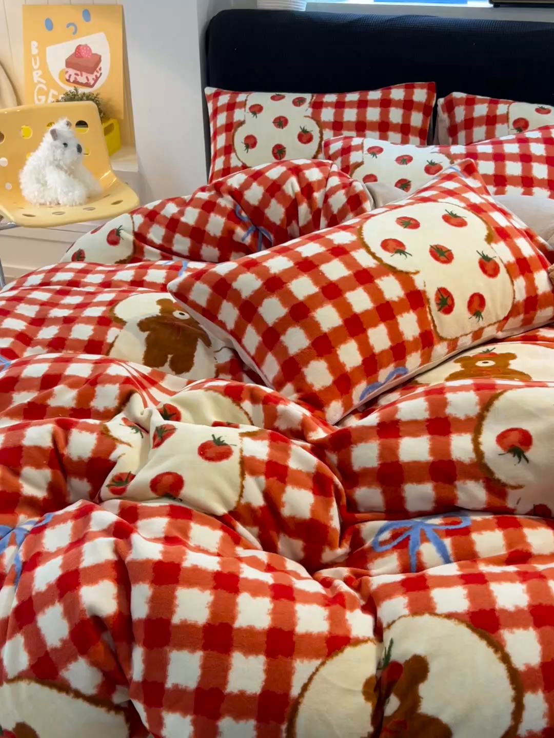 91家纺网 家纺一手货源 找家纺 佰亿莱 2025直播新款印花小清新法莱绒牛奶绒四件套番茄熊