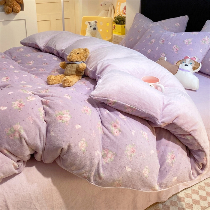 91家纺网 家纺一手货源 找家纺 佰亿莱 2025直播新款印花小清新法莱绒牛奶绒四件套瑾紫花