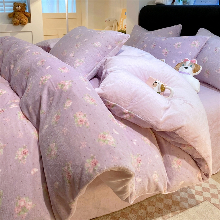 91家纺网 家纺一手货源 找家纺 佰亿莱 2025直播新款印花小清新法莱绒牛奶绒四件套瑾紫花