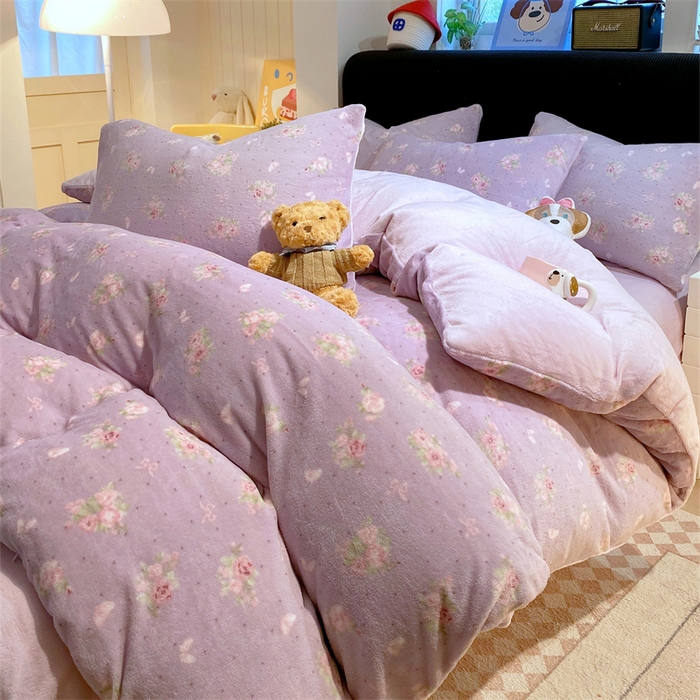 91家纺网 家纺一手货源 找家纺 佰亿莱 2025直播新款印花小清新法莱绒牛奶绒四件套瑾紫花