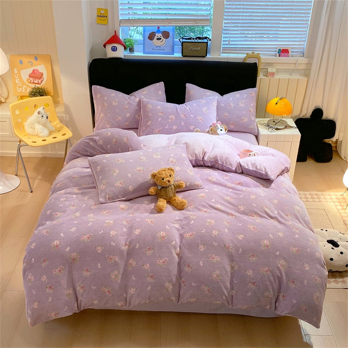 91家纺网 家纺一手货源 找家纺 佰亿莱 2025直播新款印花小清新法莱绒牛奶绒四件套瑾紫花