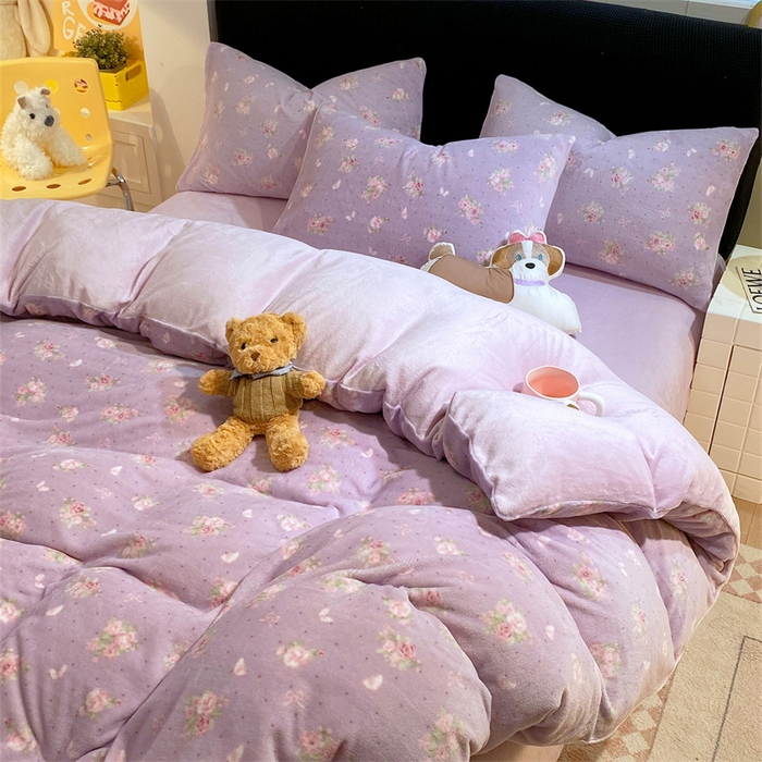 91家纺网 家纺一手货源 找家纺 佰亿莱 2025直播新款印花小清新法莱绒牛奶绒四件套瑾紫花