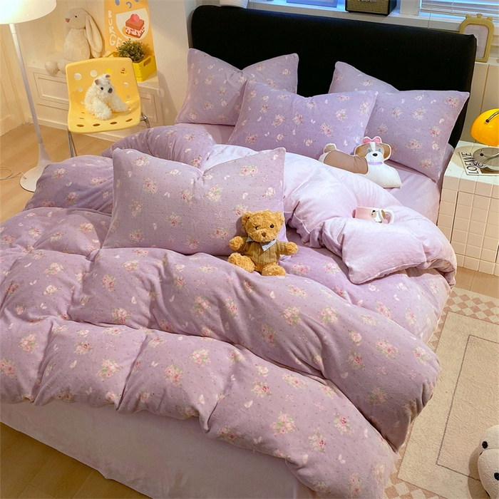 91家纺网 家纺一手货源 找家纺 佰亿莱 2025直播新款印花小清新法莱绒牛奶绒四件套瑾紫花