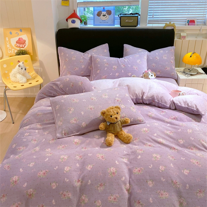 91家纺网 家纺一手货源 找家纺 佰亿莱 2025直播新款印花小清新法莱绒牛奶绒四件套瑾紫花