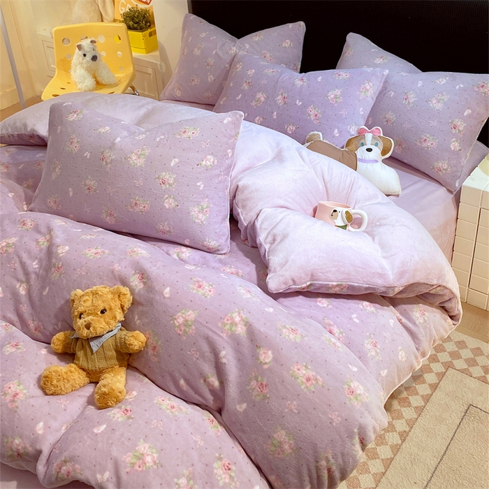 91家纺网 家纺一手货源 找家纺 佰亿莱 2025直播新款印花小清新法莱绒牛奶绒四件套瑾紫花