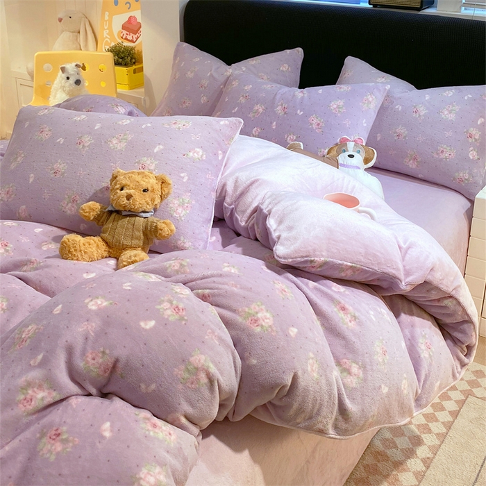 91家纺网 家纺一手货源 找家纺 佰亿莱 2025直播新款印花小清新法莱绒牛奶绒四件套瑾紫花