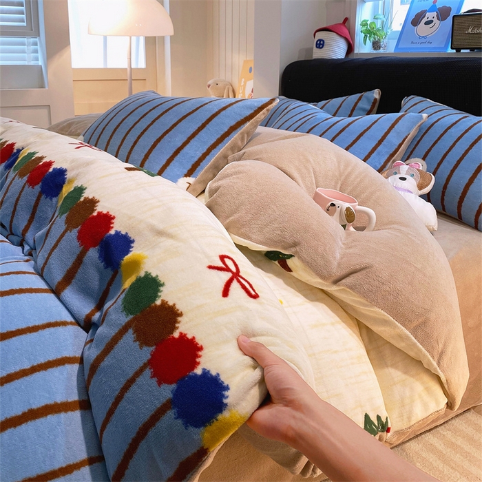 91家纺网 家纺一手货源 找家纺 佰亿莱 2025直播新款印花小清新法莱绒牛奶绒四件套梦幻森林