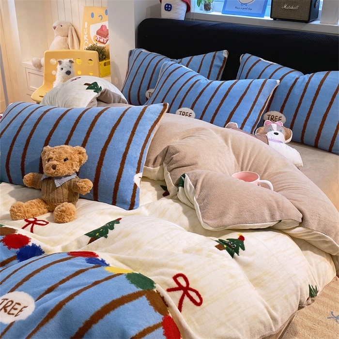 91家纺网 家纺一手货源 找家纺 佰亿莱 2025直播新款印花小清新法莱绒牛奶绒四件套梦幻森林