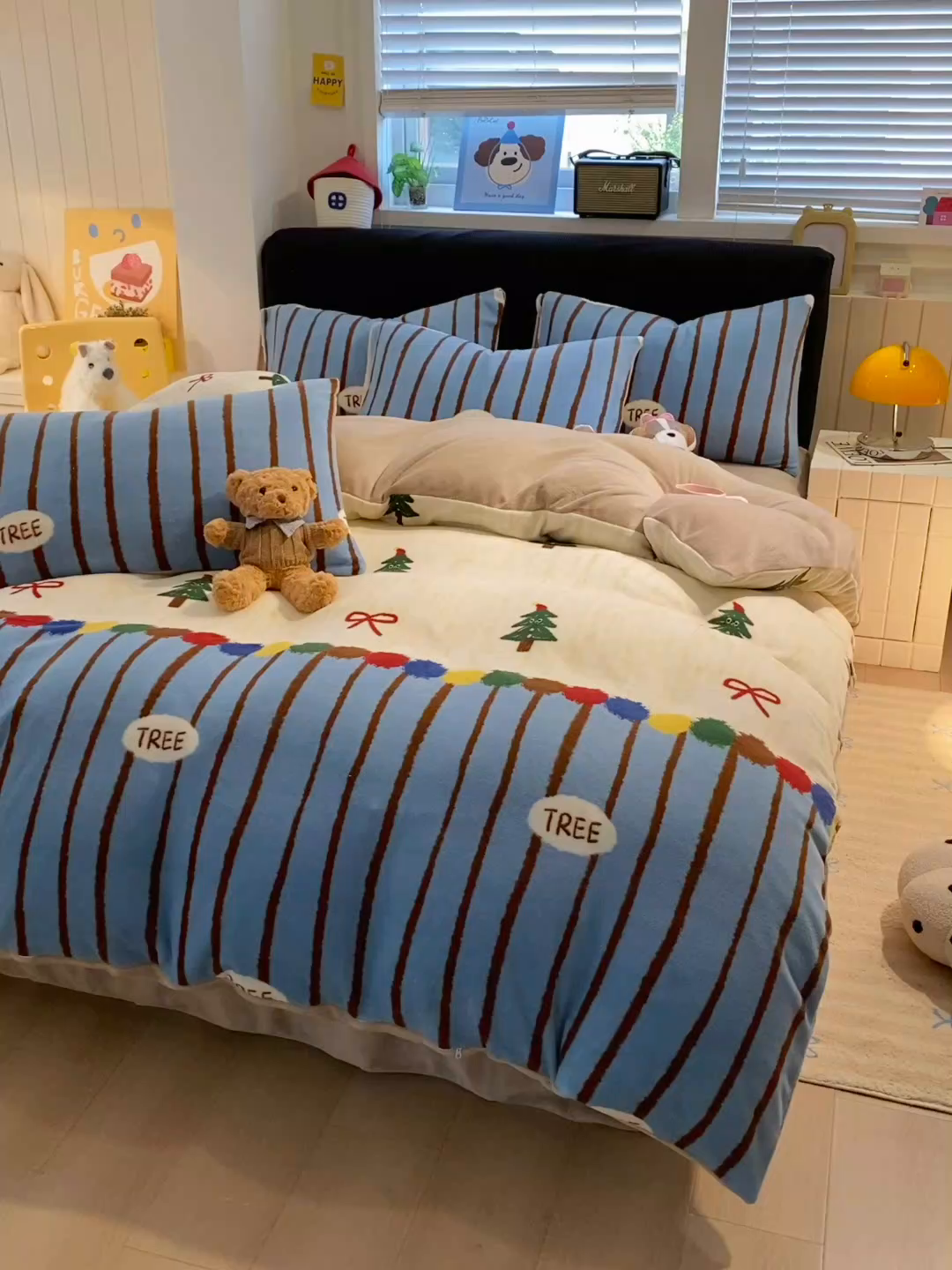 91家纺网 家纺一手货源 找家纺 佰亿莱 2025直播新款印花小清新法莱绒牛奶绒四件套梦幻森林