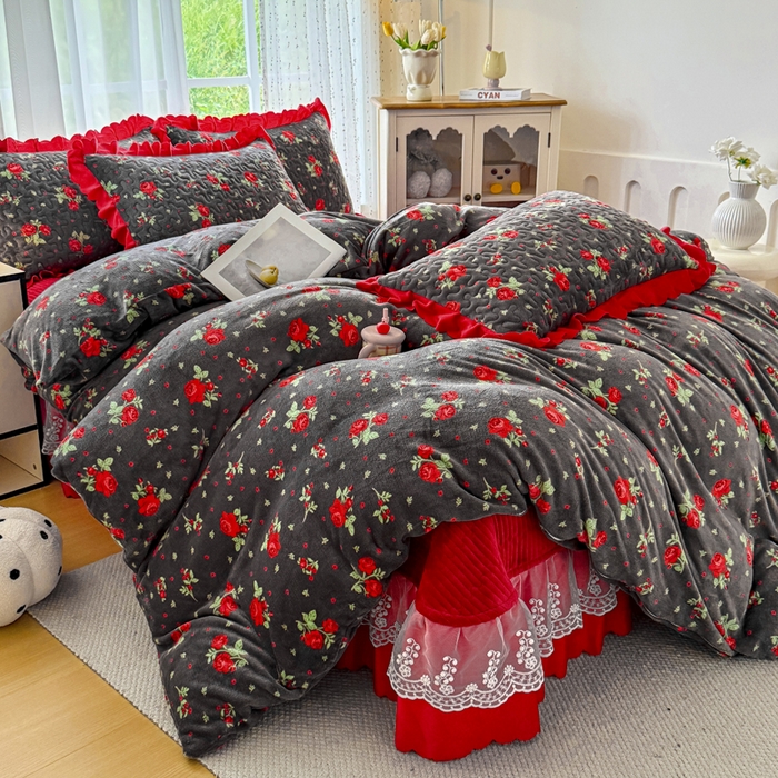 91家纺网 家纺一手货源 找家纺 艺慕家纺 2025新款时尚印花牛奶绒床盖四件套绯花灰韵