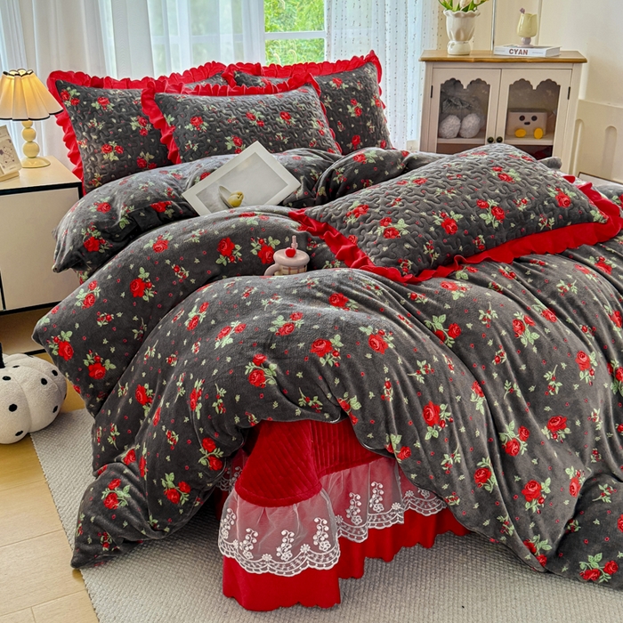 91家纺网 家纺一手货源 找家纺 艺慕家纺 2025新款时尚印花牛奶绒床盖四件套绯花灰韵