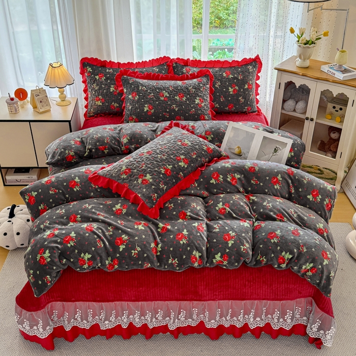 91家纺网 家纺一手货源 找家纺 艺慕家纺 2025新款时尚印花牛奶绒床盖四件套绯花灰韵