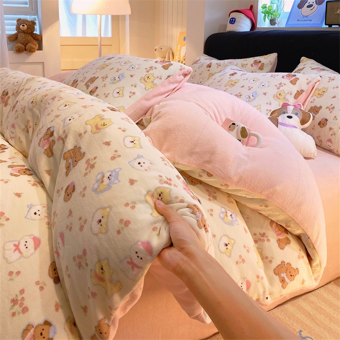 91家纺网 家纺一手货源 找家纺 佰亿莱 2025直播新款印花小清新法莱绒牛奶绒四件套汪仔乐园