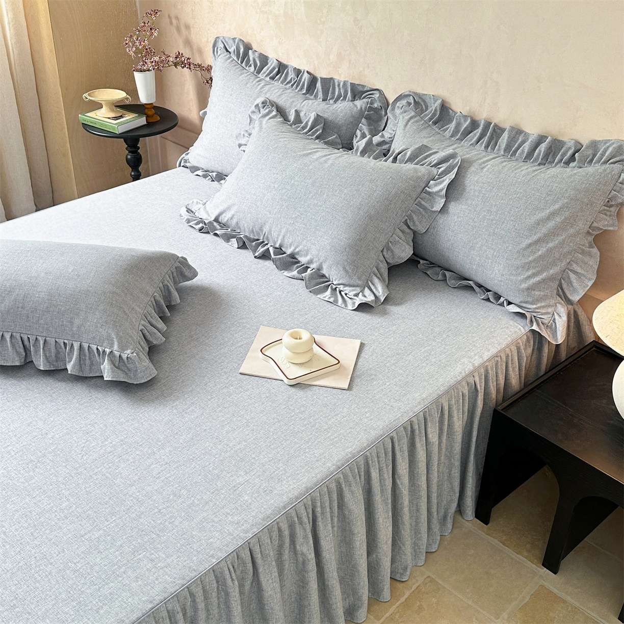 91家纺网 家纺一手货源 找家纺 忘忧草 2025新款纯色色织芙蓉棉单床裙-维密系列 维密-宁静蓝