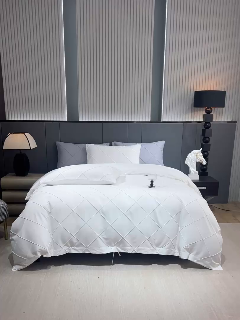 91家纺网 家纺一手货源 找家纺 （总）乐卧家居 2025新款时尚大牌工艺菱格几何设计系带款四件套