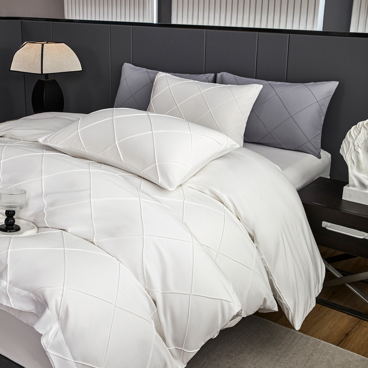 91家纺网 家纺一手货源 找家纺 （总）乐卧家居 2025新款时尚大牌工艺菱格几何设计系带款四件套