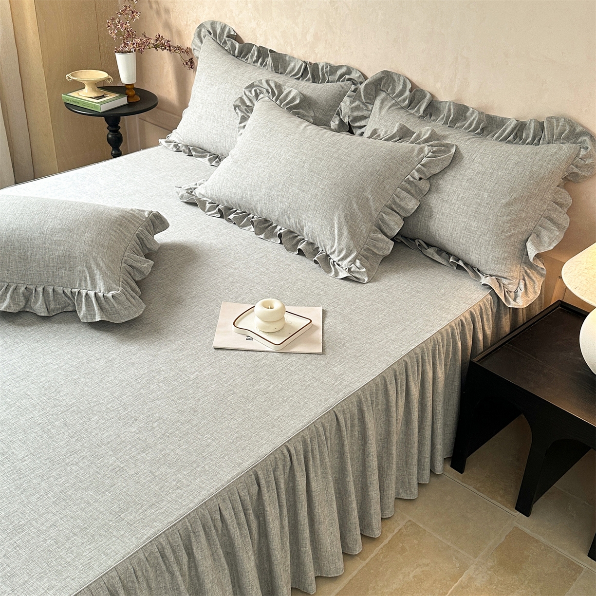 91家纺网 家纺一手货源 找家纺 忘忧草 2025新款纯色色织芙蓉棉单床裙-维密系列 维密-沉稳灰