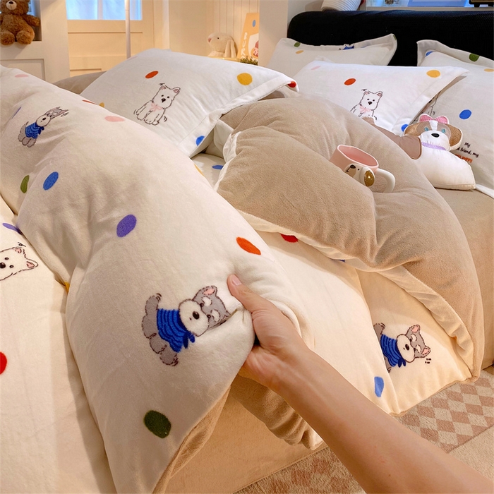 91家纺网 家纺一手货源 找家纺 佰亿莱 2025直播新款印花小清新法莱绒牛奶绒四件套波点狗